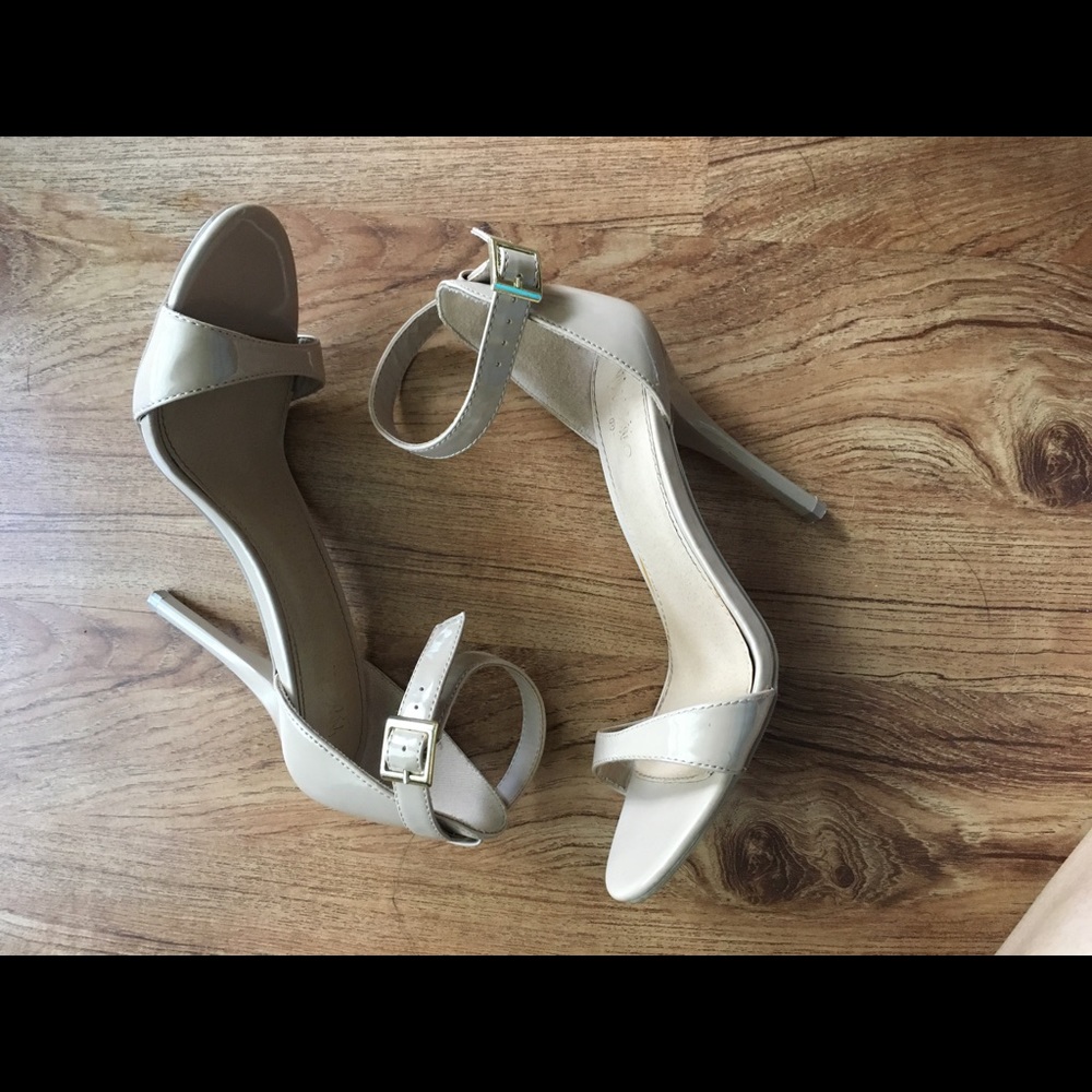 👠Mossimo Nude heels